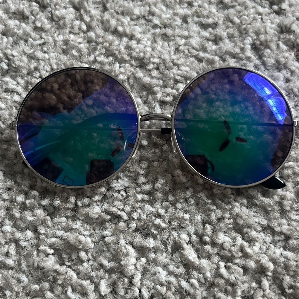 Round Mirrored Sunglasses - Blue-Green Lenses Hippie Glasses